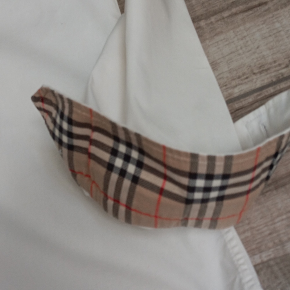 BURBERRY..NOVA DETAIL BUTTON DOWN..MEDIUM - image 3